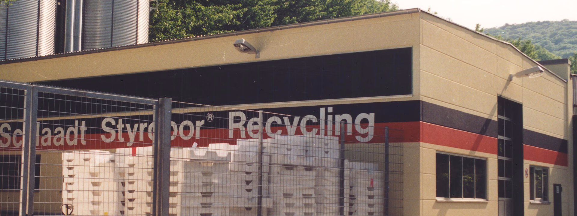 1992 Gründung der Schlaadt Recycling GmbH mit einer jährlichen Wiederverwertungskapazität von 300.000 m³ Styropor®.