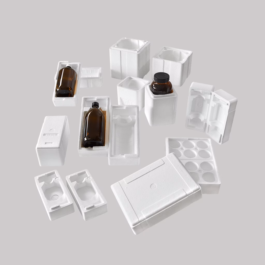 Auswahl verschiedener DIN-Flaschenverpackungen (100 ml–2500 ml) Auswahl verschiedener DIN-Flaschenverpackungen (100 ml–2500 ml)
